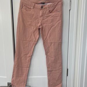 American Eagle Outfitters Women's Straight Leg Jeans in Soft Pink